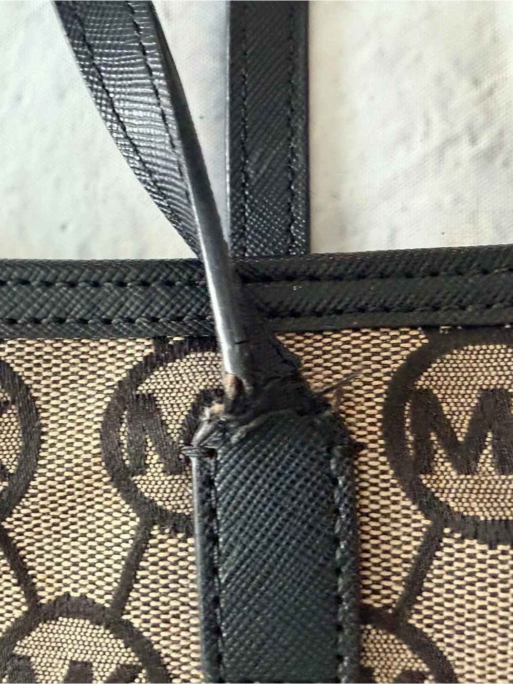 Michael Kors Kempton Pocket Tote | Monogram Tan Black Gold